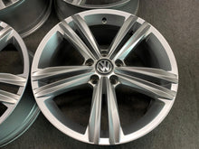 Laden Sie das Bild in den Galerie-Viewer, 4x Alufelge 18 Zoll 7.0" 5x112 43ET Glanz Silber 5NA601025M VW Tiguan Rim Wheel FEL1377456770om
