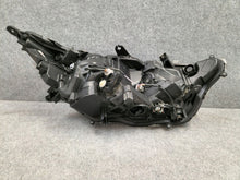 Laden Sie das Bild in den Galerie-Viewer, Frontscheinwerfer Toyota V I RAV4-V-SCZ LED Links Scheinwerfer Headlight SCH4685262712bz