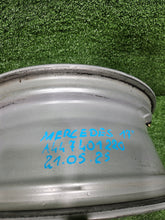 Load image into Gallery viewer, 1x Alufelge 17 Zoll 7.0&quot; 5x112 A4474012200 Mercedes-Benz W447 Rim Wheel