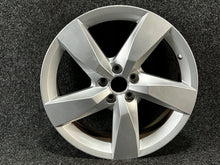 Laden Sie das Bild in den Galerie-Viewer, 1x Alufelge 17 Zoll 2GM601025A VW T-Cross Rim Wheel FEL3365003308cq