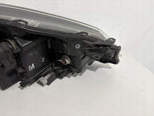 Laden Sie das Bild in den Galerie-Viewer, Frontscheinwerfer Toyota Yaris 0D-199 LED Links Scheinwerfer Headlight SCH9521914807is