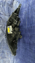 Laden Sie das Bild in den Galerie-Viewer, Frontscheinwerfer Kia Sportage Xenon Links Scheinwerfer Headlight SCH8334839237nb
