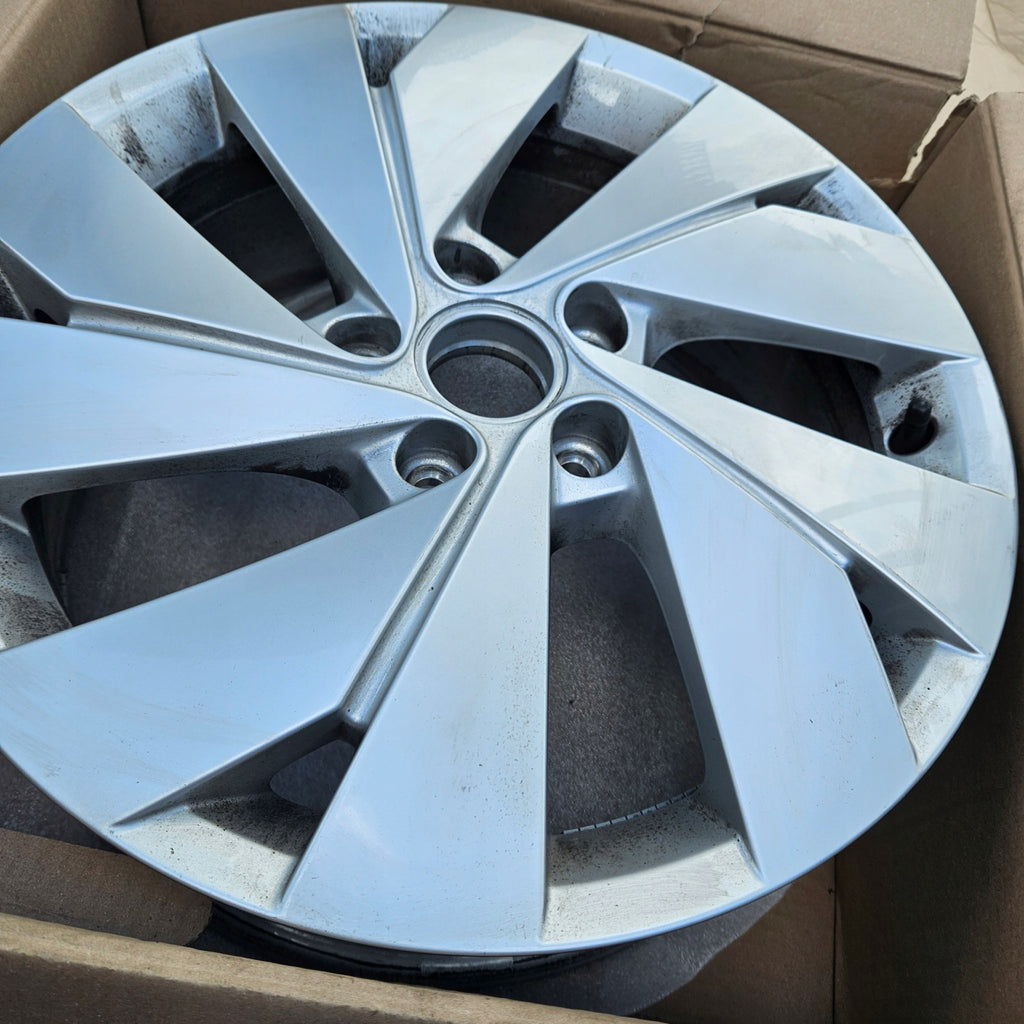 1x Alufelge 17 Zoll 7.0" 5x112 46ET Glanz 5H0601025B VW Golf Viii Rim Wheel FEL9601089562gp