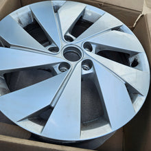 Load image into Gallery viewer, 1x Alufelge 17 Zoll 7.0" 5x112 46ET Glanz 5H0601025B VW Golf Viii Rim Wheel FEL9601089562gp