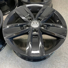 Laden Sie das Bild in den Galerie-Viewer, 4x Alufelge 17 Zoll 7.0" 5x120 55ET Glanz Schwarz 7E0601025P VW Multivan FEL7203575149az