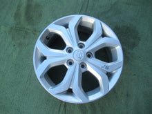 Laden Sie das Bild in den Galerie-Viewer, 1x Alufelge 17 Zoll 6.5&quot; 5x114.3 54ET Glanz Silber 529101K200 Hyundai Ix20