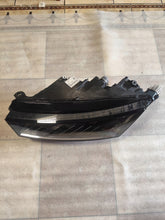 Laden Sie das Bild in den Galerie-Viewer, Frontscheinwerfer Skoda Octavia IV 5E4941015A LED Links Scheinwerfer Headlight SCH6269198724ov
