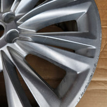 Laden Sie das Bild in den Galerie-Viewer, 1x Alufelge 19 Zoll 9.5&quot; 5x108 51ET Glanz Silber 8W83- Jaguar Xj Xf Rim Wheel