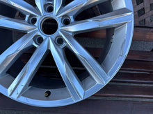 Laden Sie das Bild in den Galerie-Viewer, 1x Alufelge 18 Zoll 8.0" 5x112 44ET Glanz Silber 3G0601025H VW Passat B8 FEL7745153742uh