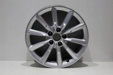 Laden Sie das Bild in den Galerie-Viewer, 1x Alufelge 17 Zoll 7.0&quot; 5x112 43ET Glanz Silber 8U0601025S Audi A3 Rim Wheel