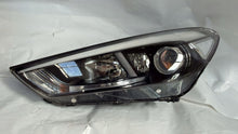Laden Sie das Bild in den Galerie-Viewer, Frontscheinwerfer Hyundai Tucson 92101-D7100 Links Scheinwerfer Headlight SCH6313804563wx