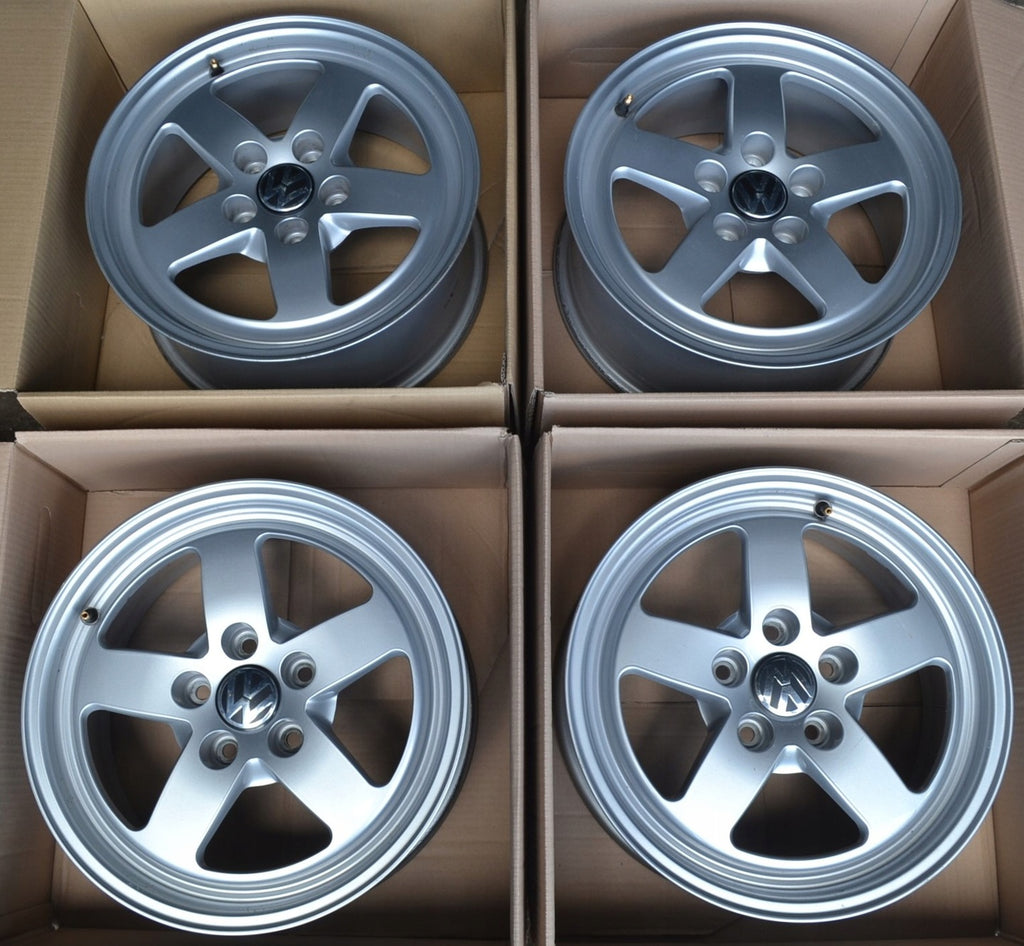 4x Alufelge 16 Zoll 7.0" 5x112 35ET Glanz Silber 8W0601025 Audi Rim Wheel