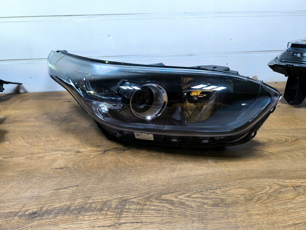 Frontscheinwerfer Kia Ceed J7921-22040 Rechts Scheinwerfer Headlight