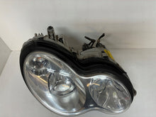 Laden Sie das Bild in den Galerie-Viewer, Frontscheinwerfer Mercedes-Benz W203 A2038203861 Rechts Scheinwerfer Headlight SCH3253160313sv