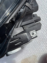 Laden Sie das Bild in den Galerie-Viewer, Frontscheinwerfer VW Touran 5TB941081D LED Links Scheinwerfer Headlight