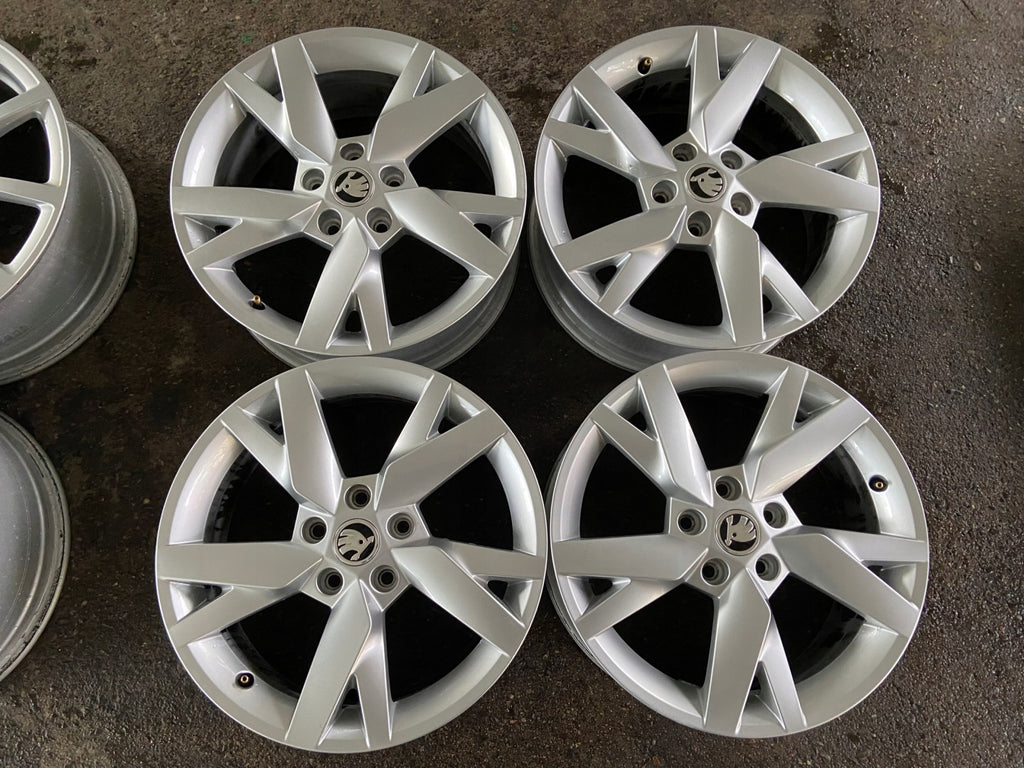 4x Alufelge 17 Zoll 6.5" 5x112 46ET Glanz Silber 5E3601025 Skoda Octavia 5e3 I FEL8069395154cv