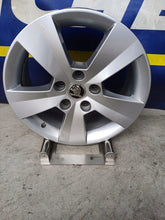 Laden Sie das Bild in den Galerie-Viewer, 1x Alufelge 16 Zoll 6.5" 5x112 41ET 3V0601025 Skoda Superb Iii Rim Wheel FEL7817068654rm