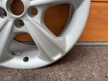 Laden Sie das Bild in den Galerie-Viewer, 1x Alufelge 17 Zoll 7.5&quot; 5x108 52 5ET Glanz Silber CJ5C-1007-B2B Ford Kuga