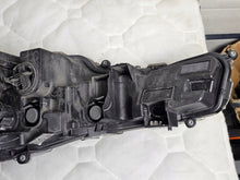 Laden Sie das Bild in den Galerie-Viewer, Frontscheinwerfer Toyota Corolla 81110-02S70 LED Ein Stück (Rechts oder Links)