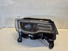 Laden Sie das Bild in den Galerie-Viewer, Frontscheinwerfer Jeep Grand Cherokee Wk2 68266650AB Xenon Rechts Headlight SCH8571638887up