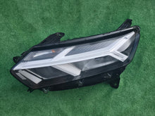 Laden Sie das Bild in den Galerie-Viewer, Frontscheinwerfer Dacia Sandero III 260602561R LED Links Scheinwerfer Headlight SCH2646452172eq
