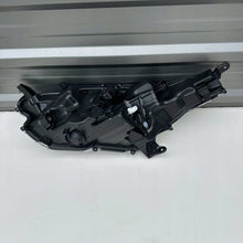 Laden Sie das Bild in den Galerie-Viewer, Frontscheinwerfer Toyota Yaris 27583R LED Rechts Scheinwerfer Headlight SCH9145272275qg