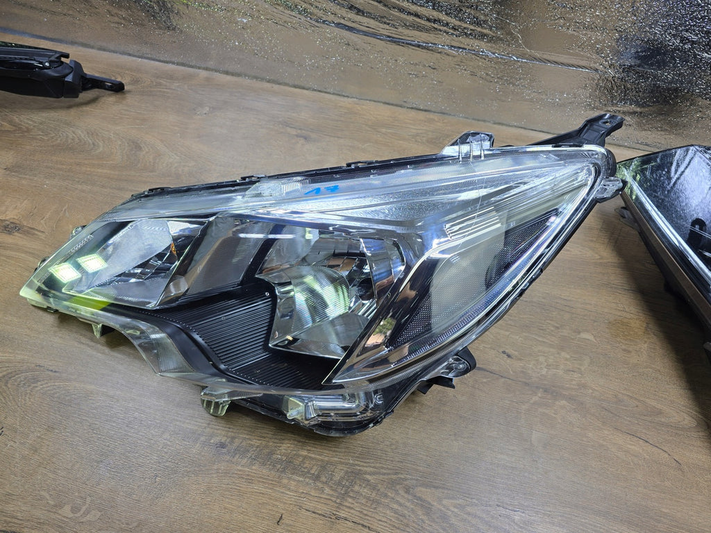 Frontscheinwerfer Mitsubishi Space Star W5335 Ein Stück (Rechts oder Links)