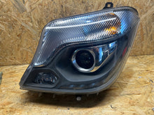 Laden Sie das Bild in den Galerie-Viewer, Frontscheinwerfer Mercedes-Benz Sprinter 906 A9068203161 Xenon Links Headlight