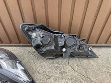 Laden Sie das Bild in den Galerie-Viewer, Frontscheinwerfer Kia Ceed 92101-1H500 Ein Satz Scheinwerfer Headlight