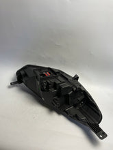 Laden Sie das Bild in den Galerie-Viewer, Frontscheinwerfer Ford Fiesta I H1BB-13E015 LED Ein Stück (Rechts oder Links) SCH4637949190iq