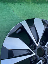 Laden Sie das Bild in den Galerie-Viewer, 1x Alufelge 17 Zoll 7.0&quot; 5x112 45ET Glanz Silber 2GA601025AR Mg T-Roc Rim Wheel