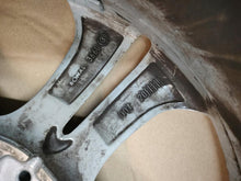 Laden Sie das Bild in den Galerie-Viewer, 1x Alufelge 17 Zoll 7.5" 5x112 52ET Glanz Silber 6856065 BMW F39 F48 Rim Wheel FEL4543976350ft