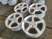 Laden Sie das Bild in den Galerie-Viewer, 4x Alufelge 17 Zoll 6.5" 5x112 44ET Glanz Silber A1774011200 Mercedes-Benz Cla FEL7488682504bk