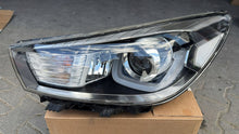 Laden Sie das Bild in den Galerie-Viewer, Frontscheinwerfer Kia Rio Links Scheinwerfer Headlight SCH8163472018xp