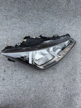Laden Sie das Bild in den Galerie-Viewer, Frontscheinwerfer Seat Ibiza 6F1941016A Rechts Scheinwerfer Headlight SCH3135407837tz