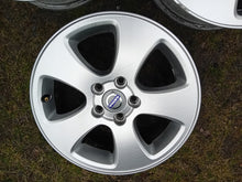 Laden Sie das Bild in den Galerie-Viewer, 1x Alufelge 16 Zoll 7.0&quot; 5x108 30714021 Volvo S80 V70 III S40 C70 Rim Wheel