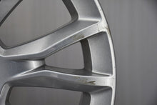 Laden Sie das Bild in den Galerie-Viewer, 1x Alufelge 17 Zoll 7.0" 5x110 39ET Glanz Silber 13276735 Opel Astra H Zafira FEL4878502374jv