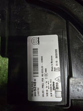 Laden Sie das Bild in den Galerie-Viewer, Frontscheinwerfer Peugeot 2008 208 II 9855524880 Full LED Rechts Headlight