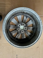 Load image into Gallery viewer, 1x Alufelge 18 Zoll 8.0" 5x120 30ET Glanz Silber 6790174 BMW 5 F10 Rim Wheel FEL8363887113zj