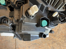 Load image into Gallery viewer, Frontscheinwerfer Toyota Corolla 81110-02X10 Rechts Scheinwerfer Headlight