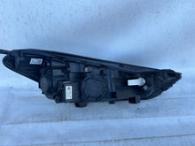 Laden Sie das Bild in den Galerie-Viewer, Frontscheinwerfer Hyundai Tucson 92101-D7500 Ein Stück (Rechts oder Links)