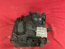 Laden Sie das Bild in den Galerie-Viewer, Frontscheinwerfer Land Rover Range III L322 XBC000385 XBC000386 Xenon Rechts SCH7109130832eq