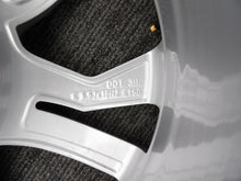 Laden Sie das Bild in den Galerie-Viewer, 1x Alufelge 18 Zoll 8.5" 5x112 50ET Glanz 8S0601025AN Audi Tt Rim Wheel FEL9004812059dq