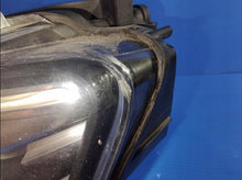 Laden Sie das Bild in den Galerie-Viewer, Frontscheinwerfer Audi Q3 8U0941005 Xenon Links Scheinwerfer Headlight