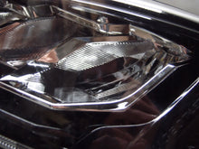 Laden Sie das Bild in den Galerie-Viewer, Frontscheinwerfer Peugeot 208 9833036380 Links Scheinwerfer Headlight