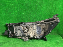 Load image into Gallery viewer, Frontscheinwerfer Toyota Hilux VIII Rechts Scheinwerfer Headlight SCH9946842669tp