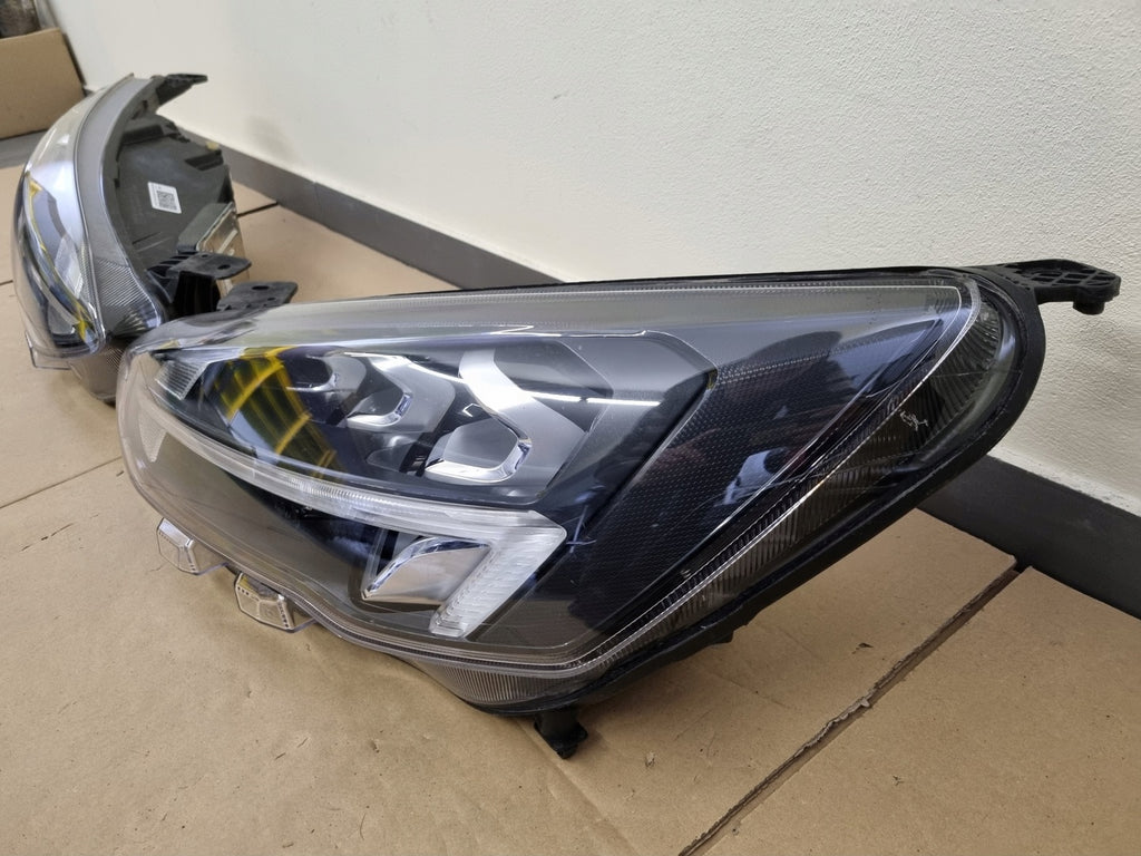 Frontscheinwerfer Ford Focus MX7B-13E014-EB MX7B-13E015-EB LED Rechts oder Links