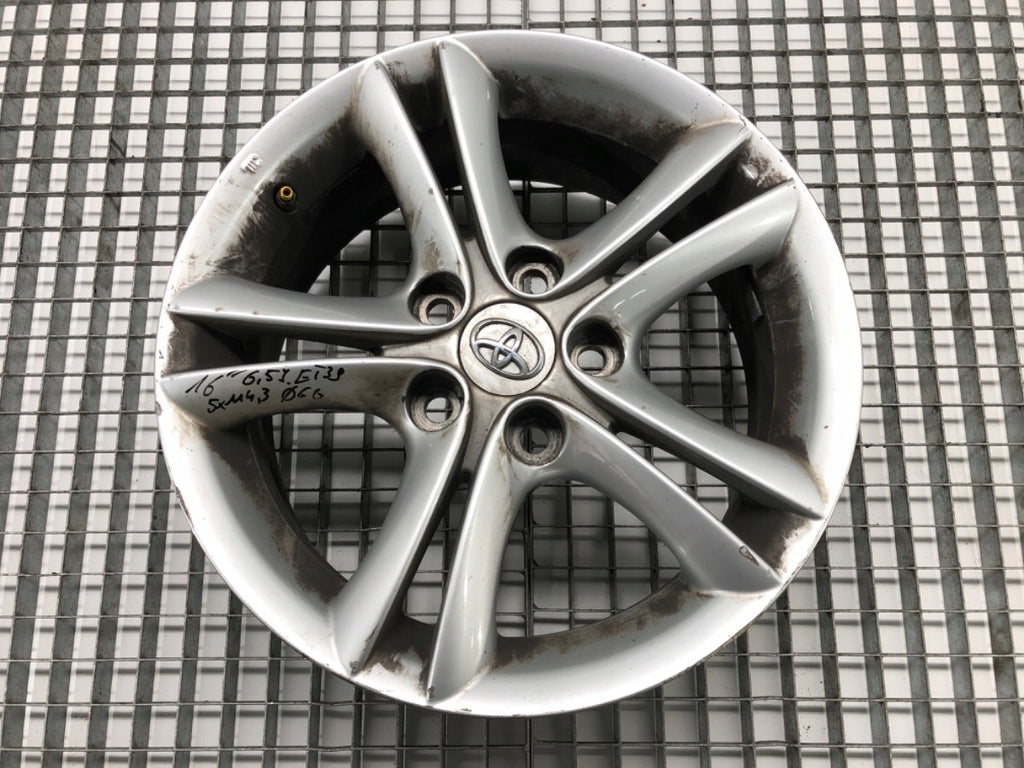 1x Alufelge 16 Zoll 6.5" 5x114.3 39ET Glanz Silber PZ474-T0675-Z Toyota