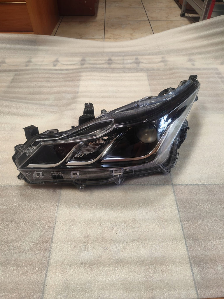 Frontscheinwerfer Toyota Corolla 8115002T31 LED Ein Stück (Rechts oder Links)