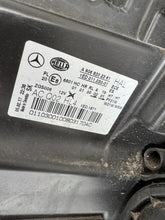 Laden Sie das Bild in den Galerie-Viewer, Frontscheinwerfer Mercedes-Benz Sprinter A9068202361 Rechts oder Links